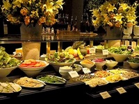 [Apenas na loja de Takanawa] Dias de semana: Almoço com buffet de saladas e café grátis