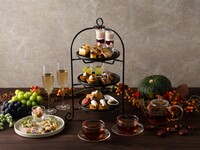 【季節のナイトアフタヌーンティー】旬のフルーツを使用したスイーツ＆セイボリー＋カフェフリー