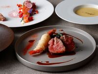 【年末年始！特別コース】サーモンを使用した前菜や牛サーロイン、有頭海老を堪能！