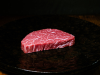 [Japanischer Chateaubriand-Gang mit schwarzem Rindfleisch]