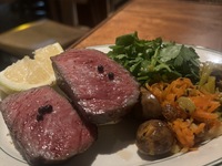 The main course is Hiroshima Shinseki beef broiled in a hustle and bustle ~Beefsteak plate~!!