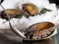 鮑の岩塩蒸しランチ　プラス≪ガーリックライス≫〈￥18,150〉11/27～ 