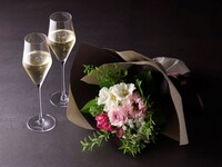 ストロベリーショートケーキ＋乾杯シャンパン＋花束