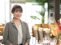 【訂婚及聚會計畫】一位專業的週年紀念策劃師將協助安排烹飪、宴會籌備等事宜。聚會晚宴