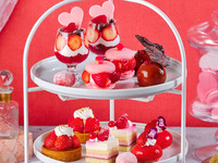 【平日】◇スイーツ7種と1ドリンクで気軽に◇真っ赤な苺づくしのアフタヌーンティー