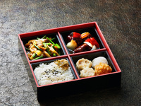 【夜受取】細切りポークのオイスターソースと黒酢チキン弁当