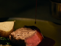 [CADRAN Course + Free Flow Drinks] Enjoy a winter get-together with your loved ones. Savor the blessings of the calendar with CADRAN's Signature Course, a total of 6 dishes, plus free flow drinks.