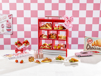 【Web Reservations Only / Weekends & Holidays】Includes Sparkling Wine! American 50s-Style Strawberry Afternoon Tea Featuring Bread as the Star: 'Strawberry Petite Boulangerie'