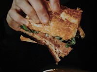 [Weekday reservation only: Choose your appetizer and pho or banh mi lunch] Prix fixe lunch with toast and coffee 3100