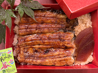 [Takeout] Unaju (Grilled eel on rice) with peach (1 fish)