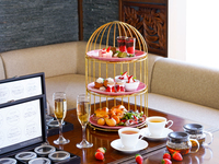 オフィシャルWEB予約限定【苺と抹茶のアフタヌーンティ】キュートな3段スタンド+乾杯酒&カフェフリー(土日祝限定)