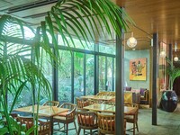 【半個室確約パーティープラン】若鶏のローストと豚肩ロース肉含む5品シェアプラン＋150分飲み放題付き