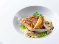 (Dec 24,25) CENTRUM Christmas Dinner + Glass Champagne