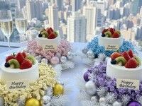 Anniversary lunch course with an original cake of your choice of flower color.