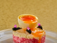 From December 1st - [Shinjuku Ushimitsu Opening Commemorative Course] This is a course commemorating the opening of Shinjuku Ushimitsu. It includes Wagyu beef, crab and salmon roe yukke hotdog, winter oyster yukke with mayonnaise, tenderloin brioche sandwich, and fluffy, tender "stone-grilled" beef omelette rice.