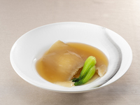 ☆1月WEB予約限定！ 〈アラカルト〉広東風ふかひれの姿煮込み17,000円→10,000円