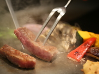 ＜TV放映記念＞【2025Xmas】Dinner<翡翠・22/23日限定>グラスシャンパン付き寒ブリと真鯛のキャビアの前菜と活蝦夷鮑のグリルと特選黒毛和牛の食べ比べコース