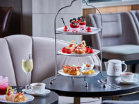 [13:00-17:00] 12/26-2/28 ★ 10% off the Strawberry Afternoon Tea Set with a glass of sparkling wine (website only)