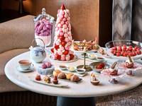 【The Lobby Lounge / 2 Couples Per Day Window Guarantee Plan】 The Ritz-Carlton Tokyo Strawberry Afternoon Tea with with the glass of The Ritz-Carlton Champagne