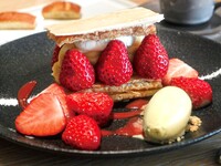 （1/15～）【ランチ】《平日限定》ル・ブール・ノワゼット名物デザート“グラッサージュパイの苺のミルフィーユ”が食べられる平日限定デザートコース（全4品）