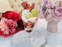 Bananen- und Beerenparfait