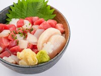 〈個室〉ズワイ蟹と海鮮三昧御飯を堪能！平日限定ランチ