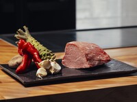 [BARIN] A 10-course premium signature course featuring a vibrant mix of spiny lobster, hairy crab, and Japanese Black beef