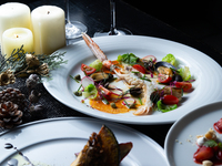 ★Side-by-side counter seats★ [12/20 & 21 only★ Special Christmas Dinner Course] Five dishes in total, including three amuse-bouches and the main course of Kyoto duck loin! A special course with free-flowing drinks!