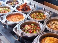 Unlimited lunch buffet on weekends and holidays (adults) with drink bar