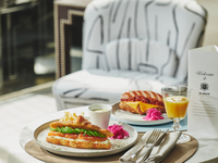 ストロベリーショートケーキパフェ＋選べるクロワッサンサンド