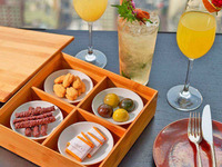 【Rooftop Bar】チョコレートボックス＋バーテンダー考案の季節のカクテルを含むドリンク3杯 (3/1から)