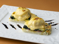 [Entry between 8:00 and 9:30] Organic Eggs Benedict Set