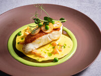 ≪Seasonal Dinner Set≫Sea Bream Grilled with Shrimp Butter, Decorated with Kumquats, Served with Vermouth Sauce