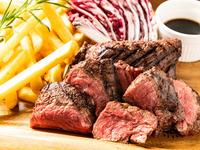 【2026新年会】【2H飲み放題】クラフトビール2種含む3種！チャックアイと白金豚の満足コース…6600yen 2名様～