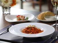 午餐套餐，佐以起泡酒祝酒