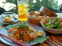 [Lunch only!] Choose from 10 main dishes! BETELNUT's proud lunch course includes a 3-item dim sum platter, soup, dessert, and a drink!