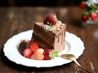 Strawberry chocolate cake (limited to 16 servings)