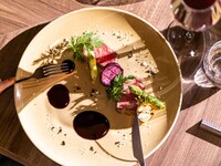 【平日11:30入店限定：ランチ90分制】選べるメインディッシュ＆ドリンクビュッフェ 旬食材のランチプラン