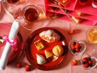 スパークリングワイン付【オンライン限定価格】“Strawberry Princess in a Pink Box” アフタヌーンティ with ハーゲンダッツ