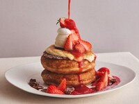 [Most Popular! Farm-Direct Strawberry Fair] Drink Set / "Asuka Ruby" Strawberry and Scorched Brulee Pancakes with Strawberry Sauce