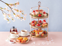 こだわり苺と桜のアフタヌーンティー～あまりん&かおりん～＋お土産付き〈月～木〉