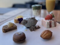 【Un coeur noir】　トリュフ香るデザート含む８種のデザートプレート・カフェフリーセット