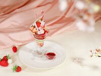 【3・4月】Blossom　 ～岡山県産苺を味わう桜のスプリングパフェ～