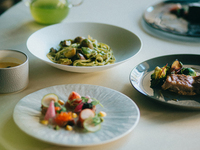 ￥4,400コース　真鯛のポワレ　ブイヤベース風ソース　浜名湖産青のりのリゾット