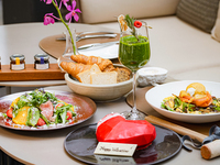 【バレンタインスイーツボックス付き】ブランチコース＋ウェルカムスムージー