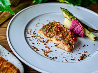 3/1～【ランチ】WEB予約限定選べるドリンク1杯付き★野菜たっぷり！人気のデザート含むサラダブッフェランチ〈メイン：選べる肉料理or魚料理〉