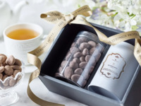 ＜平日＞『お土産付アリスのストロベリーアフタヌーンティー』“不思議の国のアリス”の甘いお茶会へ誘う！マリアージュフレールもお替り自由（オリジナル紅茶＆チョコレート詰め合わせ）