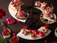 在日式环境中享用情人节胭脂下午茶