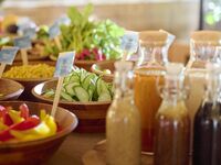 【平日：90分制レディースランチ】選べるハーフサイズメイン＆サラダ・スープ・デザート付き約25種ビュッフェ