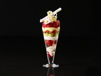 Seasonal Parfait Series “Spring”　（Coffee and tea refills are complimentary）